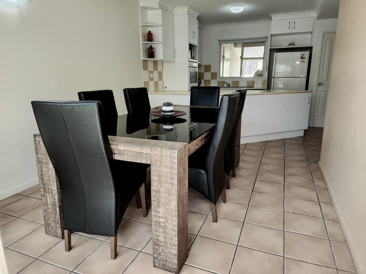 La Villa At Beach Court Airlie Beach Exterior photo